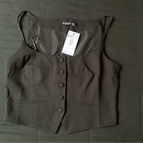 Stradivarius Formal top with buttons in Large Black Vest - Picture 3 of 5